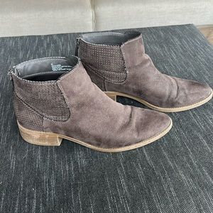 DV by Dolce Vita Brown Suede Ankle Boot Size 9.5